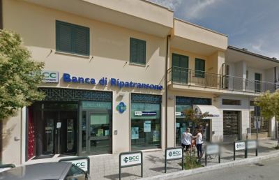 Rapina in banca a Porto d'Ascoli, portati via 60mila euro
