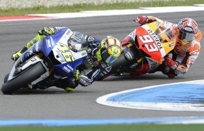 Rossi contro Marquez, duello che fa scintille! L'opinione pubblica si spacca...