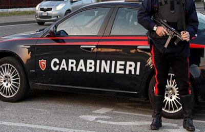 Carabinieri investiti da 25enne ascolano su scooter rubato