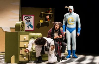 Teatro PalaFolli, va in scena lo spettacolo ''Un eroe sul sofà''