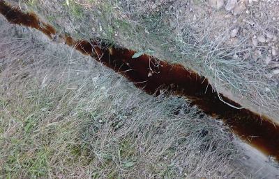 Percolato nel torrente Bretta, foto e video dello sversamento