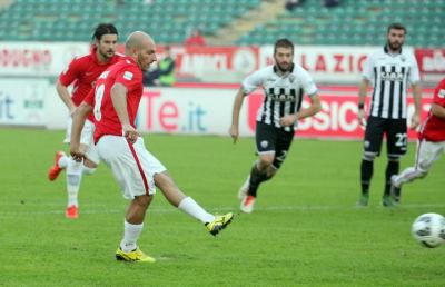 Statistiche Bari-Ascoli: dominio dei Galletti, poche palle giocate dal Picchio