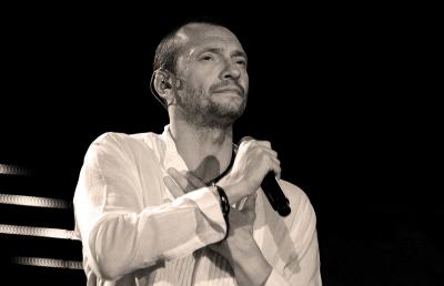 Adozioni, l’ANDDOS difende il cantautore Biagio Antonacci