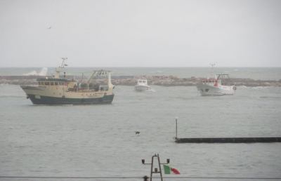 San Benedetto, Guardia Costiera assiste unità di pesca in difficoltà