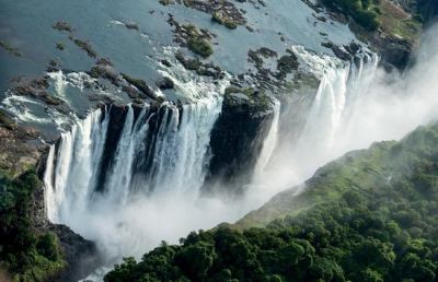 Cliff diving, tuffi straordinari da oltre 30 metri nello Zambia