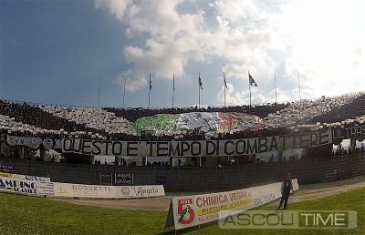 Ultras 1898, magnifica coreografia in Curva Sud: ''Questo è tempo di combattere''