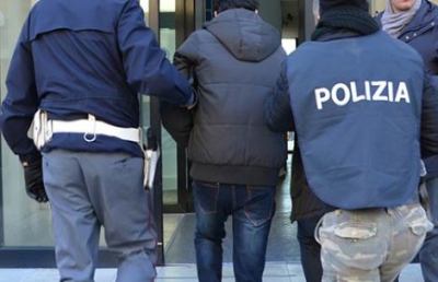 Squadra Mobile Ascoli, arrestato ad Alba Adriatica stalker 35enne