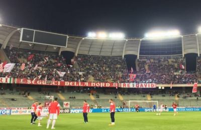 Bari-Cesena 0-0, gran gruppone alle spalle delle due regine di B