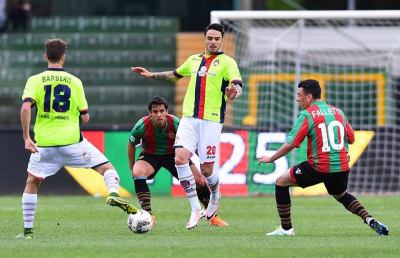 Serie B 35° turno: Crotone padrone assoluto, colpi esterni di Bari e Trapani
