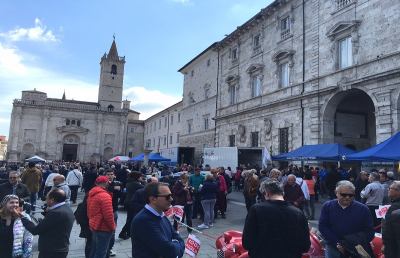 Paddock a cielo aperto in Piazza Arringo, che spettacolo “Ascoli Accende I Motori”