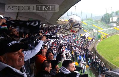 Ternana-Ascoli 1-3, le foto dei festeggiamenti a fine partita