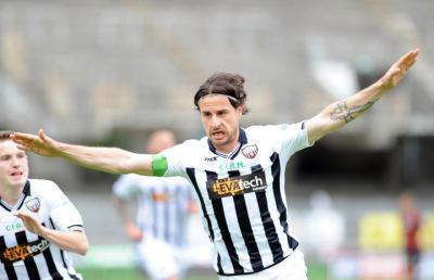 A Cac(c)ia di doppiette, il bomber dell'Ascoli Picchio celebrato da Sky Sport