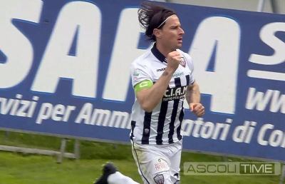 Ascoli, momento d'oro per Cacia: è lui il miglior attaccante della B!
