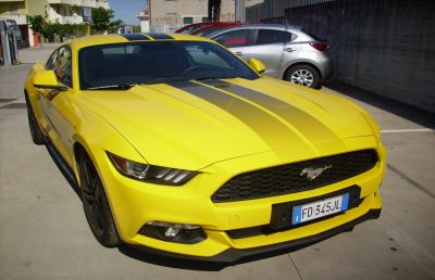 In Italia la Ford Mustang: ''cavallo pazzo'', leggenda automobilistica