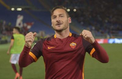 Totti ancora sposo della Roma, ufficiale il rinnovo per un altro anno