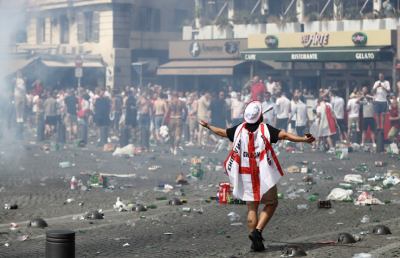 Hooligans in azione a Marsiglia, ore di terrore e devastazione