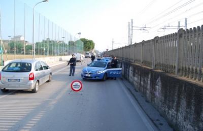 San Benedetto, ubriaco non si ferma all'alt e sfonda una vetrina