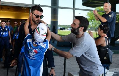 Italia, tanta la delusione post Germania. Barzagli e Bonucci inconsolabili a Malpensa