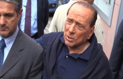 Berlusconi esce dall'ospedale: ''Milan, chiudo con 30 anni di successi''