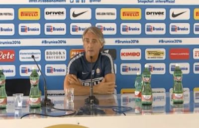 Inter, Mancini scherza in conferenza: ''Non guardo la tv se non qualche porno...''
