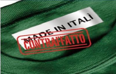 San Benedetto, scoperto uno scantinato pieno di merce contraffatta