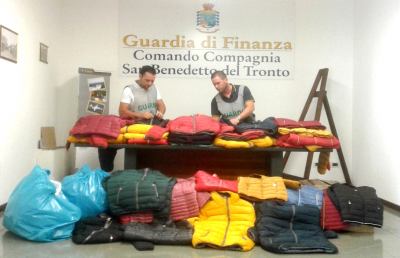 Finanza San Benedetto, fermato 41enne extracomunitario con merce contraffatta