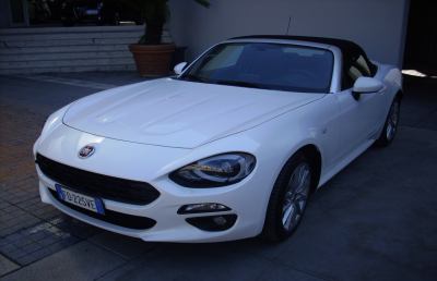 Passato e presente leggendario, ecco la Fiat 124 Spider