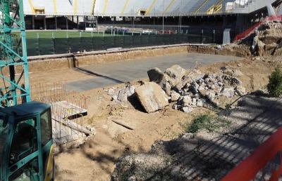 Tribuna Est stadio ''Del Duca'', iniziano le gettate di cemento