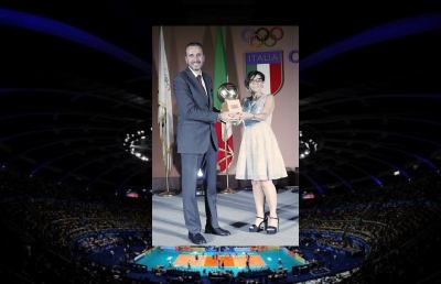 Pallavolo, l'arbitro ascolano Pasquali premiato con il Pallone d'Oro Mikasa