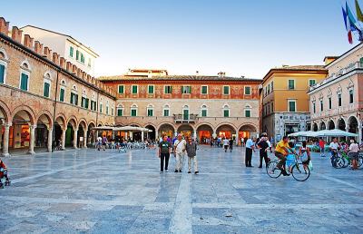 Ascoli, turismo aumentato del 139%. Castelli: ''Gestiamo al meglio nostro oro blu''