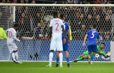 Gonalons si inchina a super Buffon: “E' un grande e l'ha confermato contro di noi”