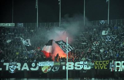 Ascoli Picchio, multa per accensione bengala. Augustyn tra i diffidati