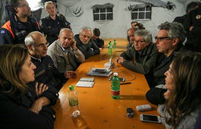 Terremoto, giornata intensa. Assistenza, verifiche e presidi anti-sciacallaggio