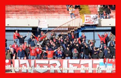 Ascoli-Perugia, Ingrifati e Curva Nord: ''O tutti a casa o partiamo lo stesso''