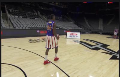 Spettacolo puro con i tiri impossibili degli Harlem Globetrotters