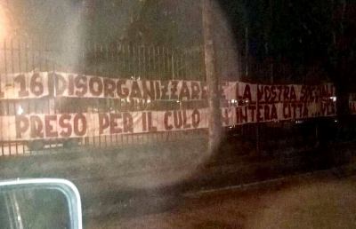 Ascoli-Perugia, striscione dei tifosi biancorossi all'esterno del ''Curi''