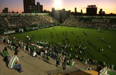 Tragedia Chapecoense, la veglia dei tifosi e il day after