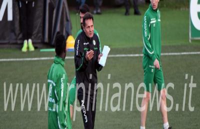 Avellino, Novellino prepara gara con l'Ascoli a porte chiuse. Dubbi a centrocampo