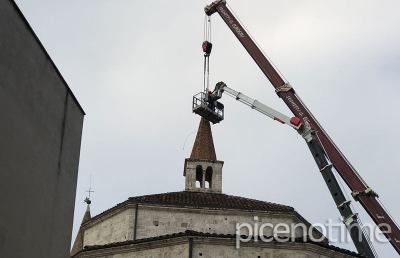 Ascoli Piceno, rimossa cuspide del Duomo dopo il terremoto