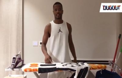Evra show, canta Barry White mentre stira: ''I love this game''
