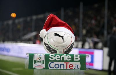 Serie B, festività in campo con Babbo Natale e album Panini