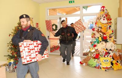 Babbo Natale della Polizia nelle scuole terremotate di Arquata e Acquasanta
