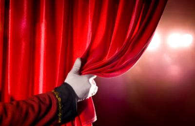 Natale e teatro, tanti appuntamenti sotto l'albero nelle Marche