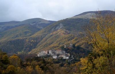 Arquata del Tronto, riemerge dalle macerie statua lignea della Madonna