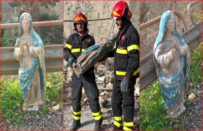 Arquata del Tronto, Vigili del fuoco recuperano statua lignea di epoca medievale