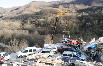 Pescara del Tronto, iniziato il recupero delle auto bloccate dopo il sisma