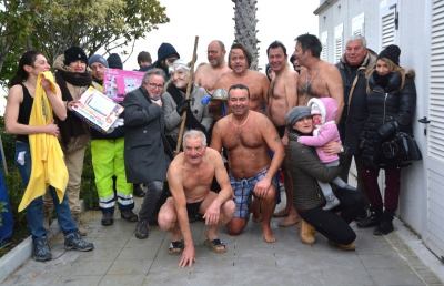 San Benedetto, successo per iniziativa benefica “La Befana vien dal mare” tra gelo e neve