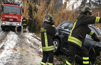 Vigili del fuoco Ascoli Piceno in campo per i disagi dovuti alla neve
