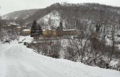 Terremoto, sindaco Montegallo: “5 frazioni isolate e continua a nevicare, situazione critica” 