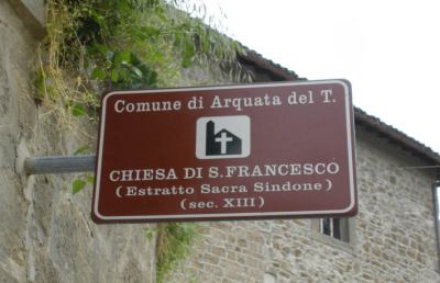 Borgo di Arquata, crolla il tetto della chiesa di San Francesco 